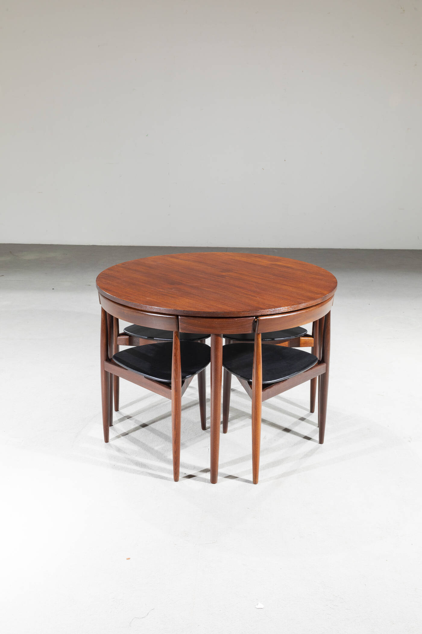 HANS HOLSEN - Set da pranzo con tavolo e quattro sedie HANS HOLSEN - Set da pranzo con tavolo e quattro sedie